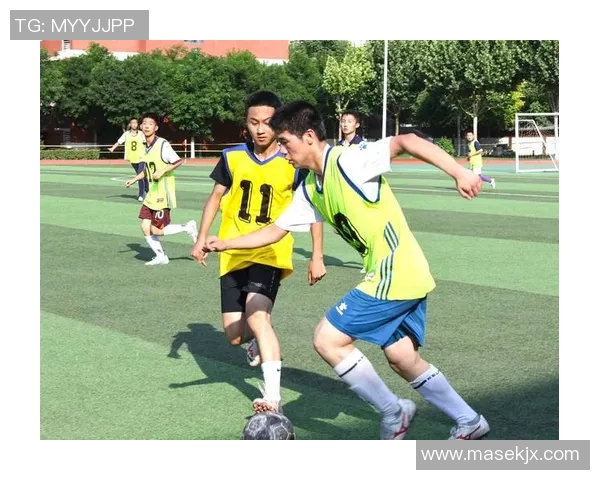 绿茵巨星齐聚畅谈赛场人生共赴精彩足球综艺盛宴