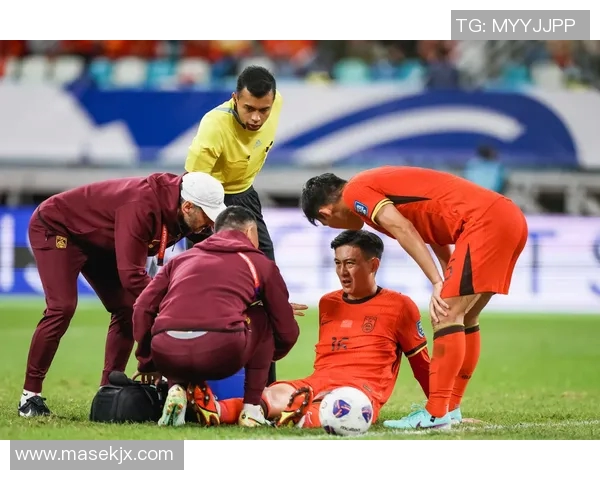 被足球砸中三次的球星：意外遭遇背后的坚毅与坚持